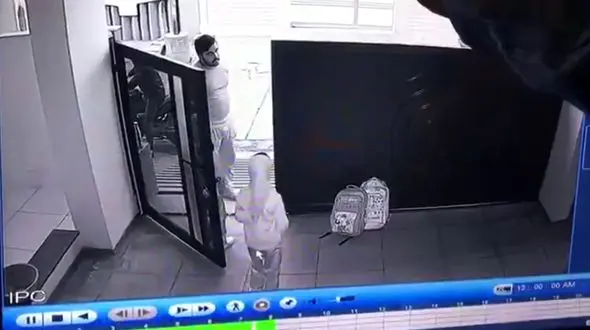 کودک ربایی از مقابل منزل در روز روشن + فیلم