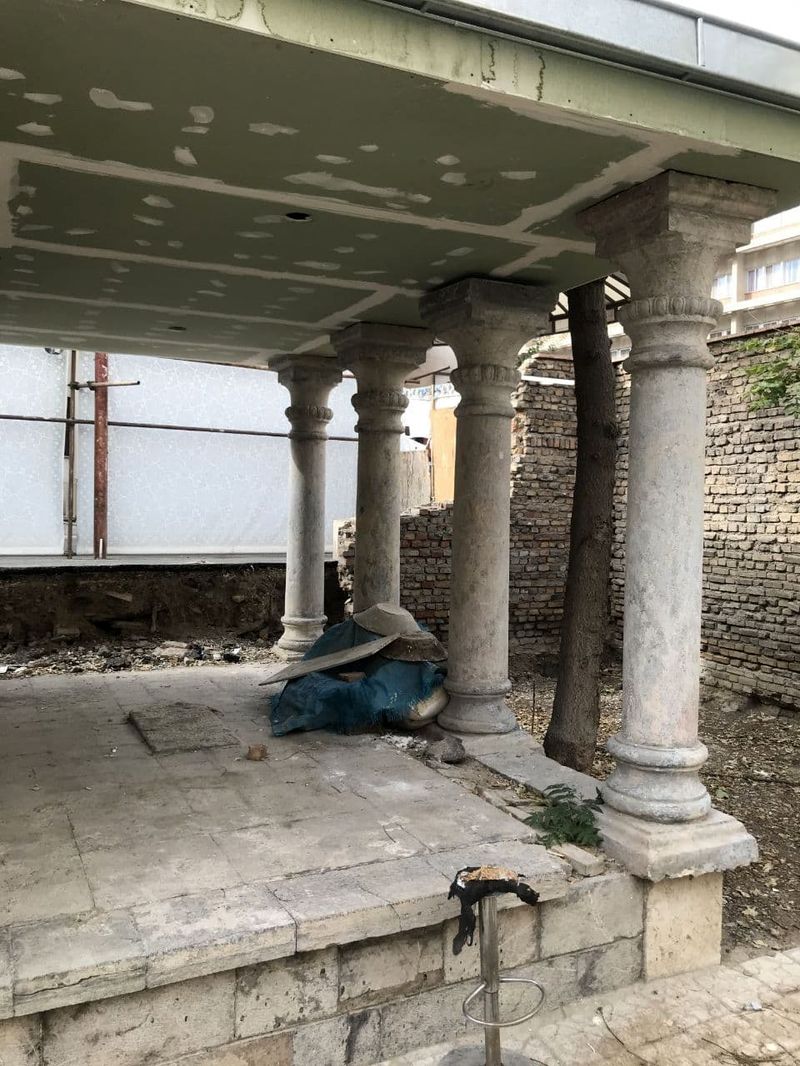 دیوار محل دفن ‎صوراسرافیل و ‎ملک‌المتکلمین خراب شده    