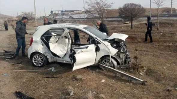  3 کشته در ماشین مچاله + عکس باورنکردنی