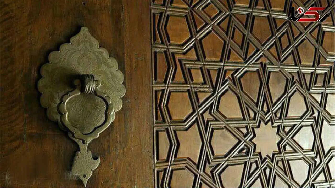 چرا در ایران قدیم دو کلون روی درها می گذاشتند؟