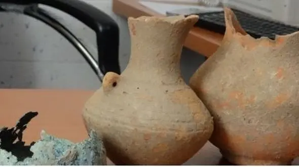 کشف اشیا تاریخی با قدمت بیش از ۳ هزار سال