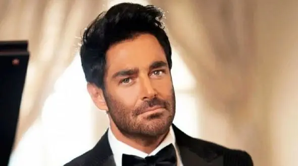 فیلم آواز احساسی /  رضا گلزار زده تو فاز شکست عشقی و برای آیسان رو به دریاچه خوند