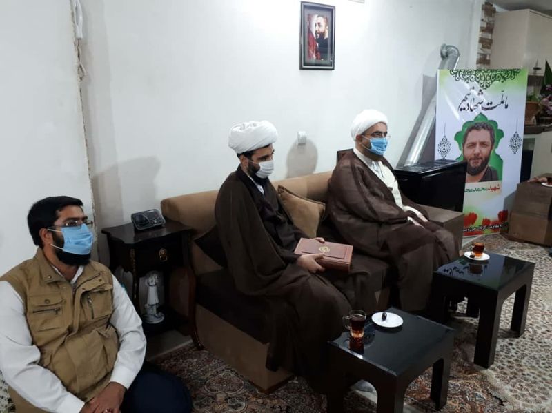 حضور جمعی از نمایندگان مجلس در منزل شهید امر به معروف محمدی