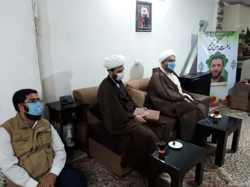حضور جمعی از نمایندگان مجلس در منزل شهید امر به معروف محمدی