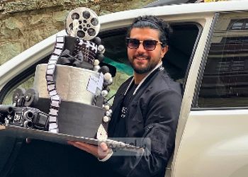 عکس/ سینا مهراد، پز نیست سبک زندگیمه رو اینجوری معنا کرد؛ به نظرم گلزار توی این مرحله باید لفت بده! 