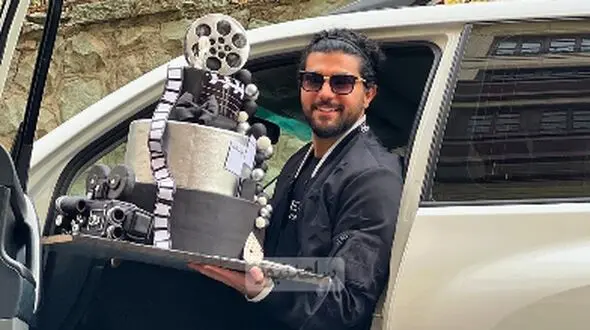 عکس/ سینا مهراد، پز نیست سبک زندگیمه رو اینجوری معنا کرد؛ به نظرم گلزار توی این مرحله باید لفت بده! 