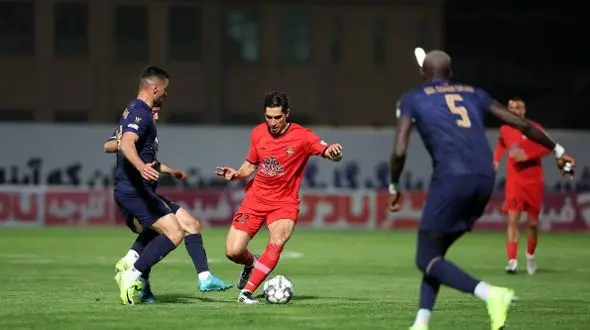 پوستر زیبایی دیگر از گل گهر برای بازی با تراکتور با حضور افتخاری پروین اعتصامی!