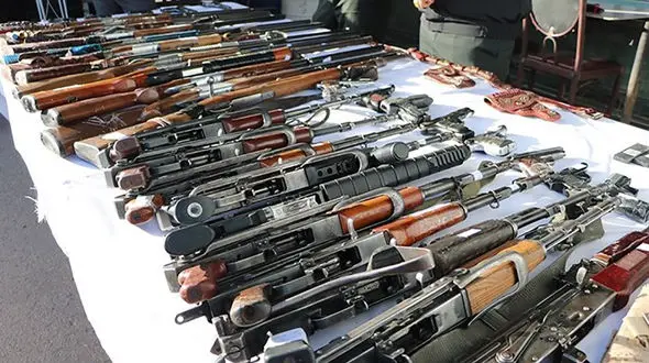 غافلگیری 11 مرد مسلح در آبادان / 2 مرد در مراسم عزاداری تیراندازی کرده بودند