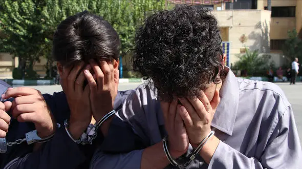 مسافر 17 ساله تهران سارق از آب درآمد / طلاهای خانه ای را ماهرانه دزدید + فیلم گفتگو 