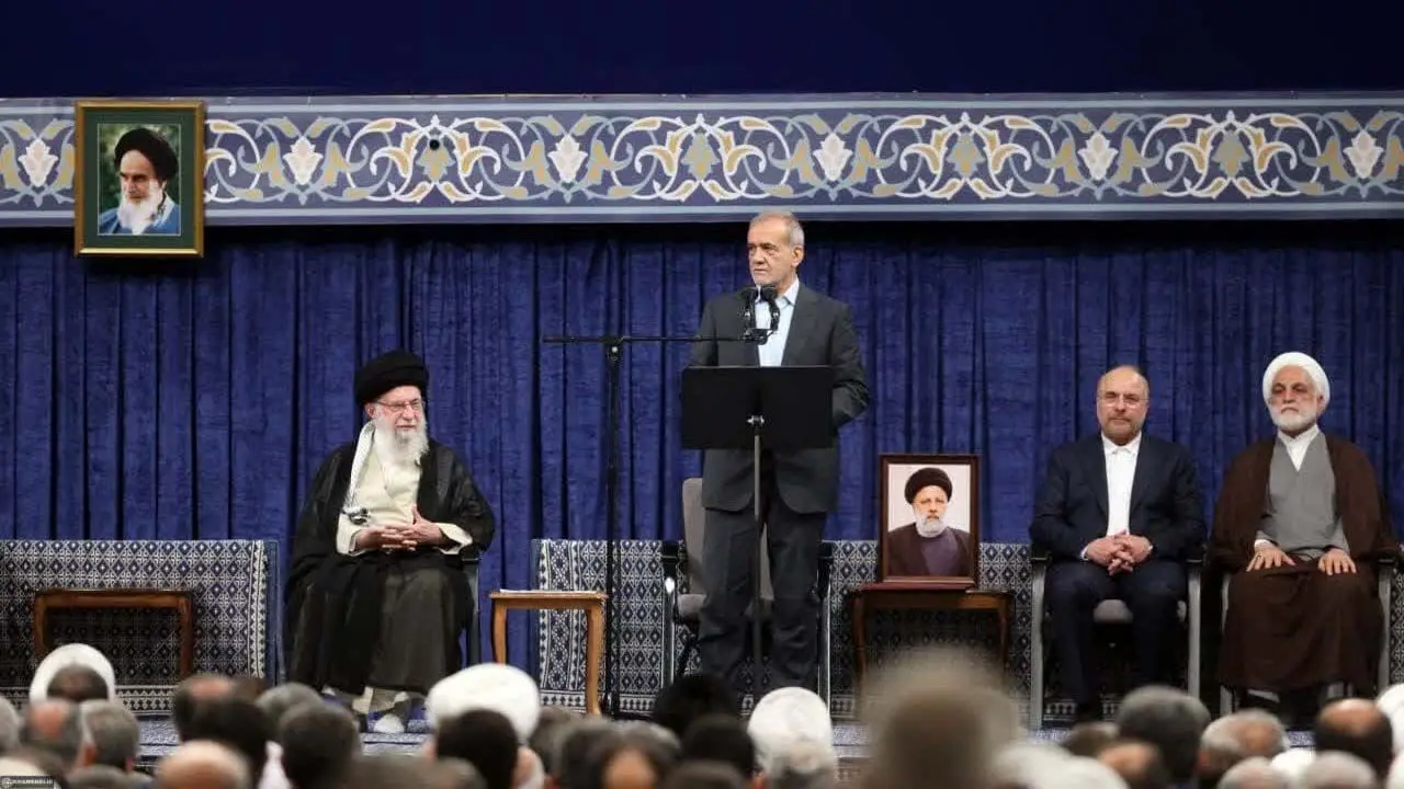 مراسم تنفیذ حکم ریاست جمهوری دکتر مسعود پزشکیان نهمین رییس جمهور ایران توسط حضرت آیت الله خامنه ای رهبر معظم انقلاب اسلامی 1403/5/7