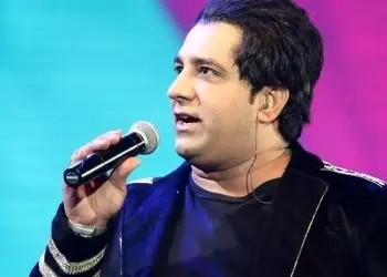 فیلم آواز باشکوه زنده یاد امید جهان برای مادرش / سنگ تمام با اجرای آهنگ تاج سرم برای مادرش +ویدئو/ بوسه بر دستان تو زنم مادر ...