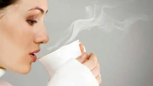 جلوگیری از پیری زودرس با نوشیدن آب گرم