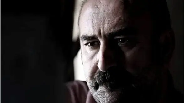 واکنش تند مهران احمدی ! / گلوله ارزانتر از واکسن کرونا 