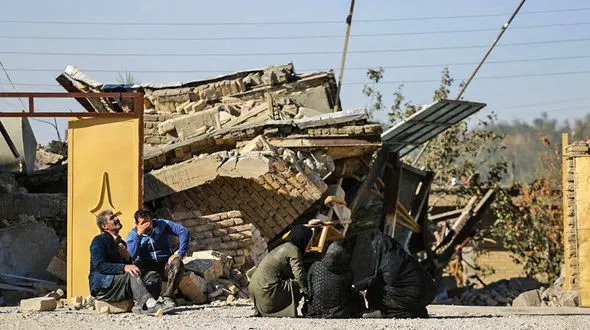 بانک سپه به زلزله زدگان کرمانشاه وام بازسازی مسکن می دهد