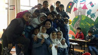 این زن خارجی فداکارترین معلم ایران است! + تصاویر