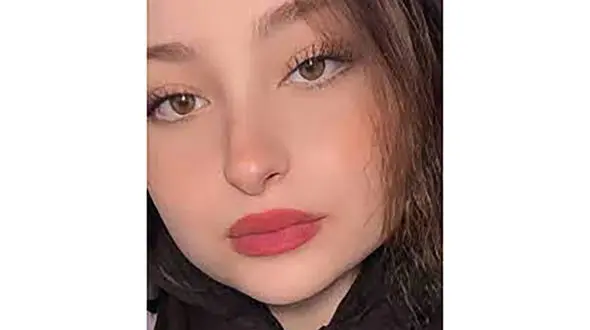 تقلید پوشش مادر سارا و نیکا از دوقلوهای پایتخت ! / جو سوئد مادر محجبه شان را هم عوض کرد!