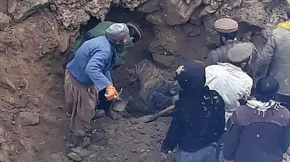 محبوس شدن 35 معدنچی پارسی زبان در ریزش معدن زغال سنگ / در منطقه سفید خاک رخ داد