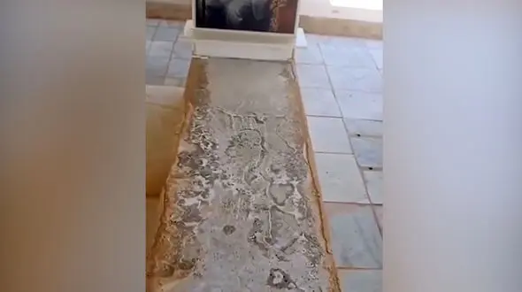 فیلم سرقت سنگ قبر در یزد ! / به سنگ قبر هم رحم نمی کنند !