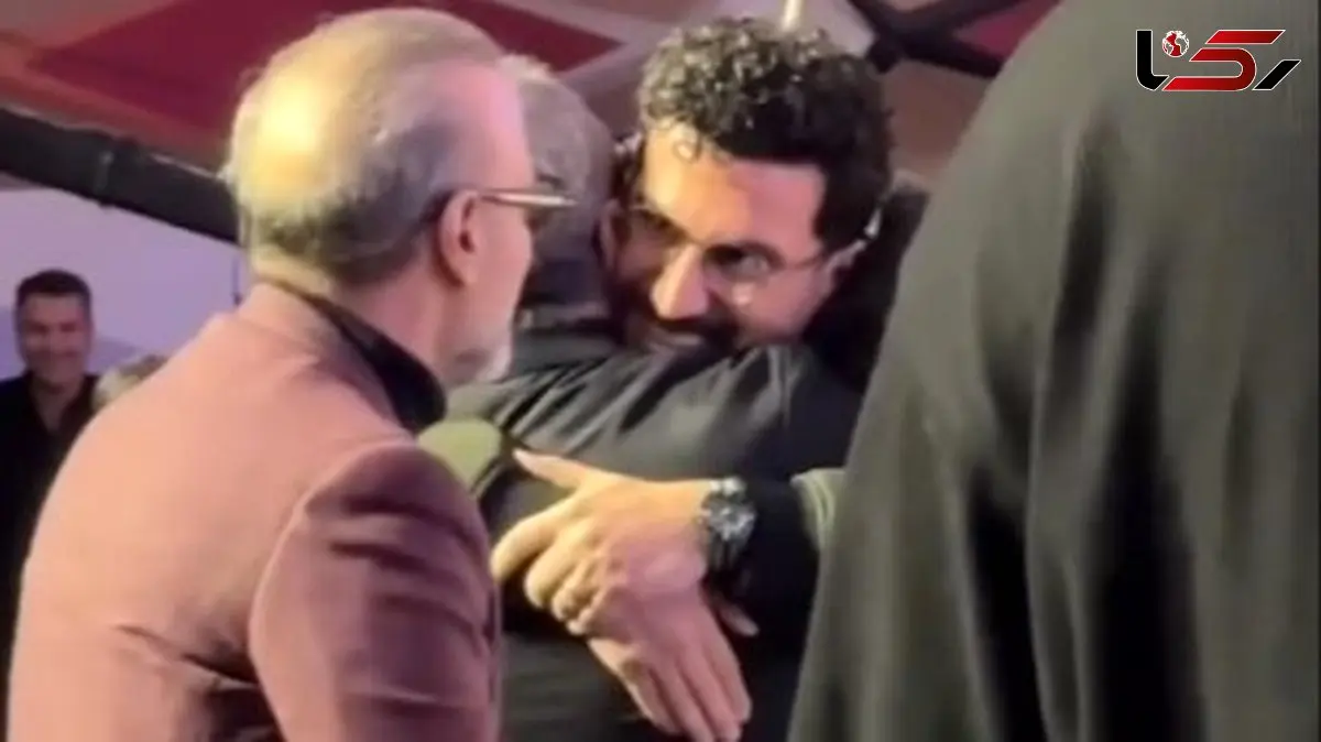 فیلم/ امیرحسین قیاسی موفقیت بزرگ در جشن حافظ را مدیون این چهره محبوب ایرانی است/ رامبد جوان بیشتر از امیرحسین از تندیس حافظ نازپرورده اش ذوق کرد!