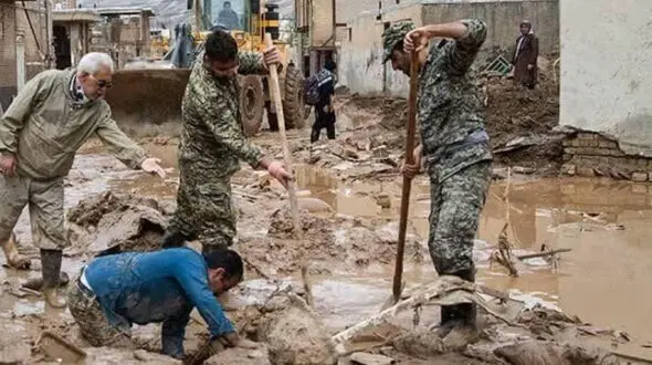گروه های جهادی به کمک مردم سیل زده طالقان شتافتند