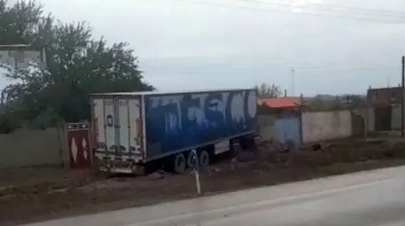 فیلم ورود تریلی به یک خانه در خراسان رضوی + جزییان