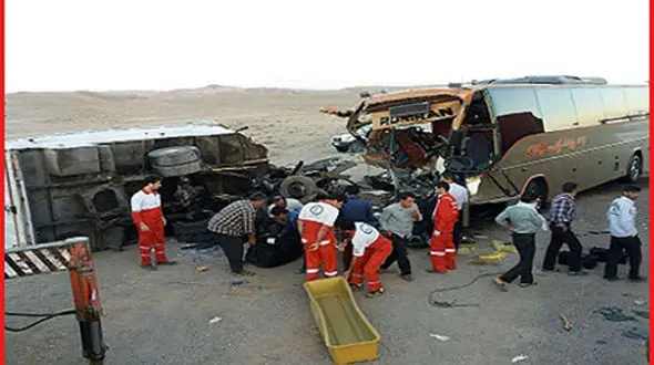 مرگ یک مسافر در تصادف خونین اتوبوس  طبس +تصاویر هولناک