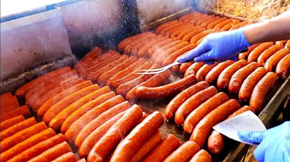 غذای خیابانی / این چند نفر بهترین هات داگ را تهیه می کنند +فیلم