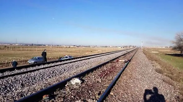 برخورد قطار تهران _ زنجان با یک مرد در آبیک + جزئیات و عکس