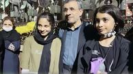 فیلم لحظه عکس گرفتن احمدی نژاد با دختران دهه نودی و مادرانشان / امروز چرا ؟