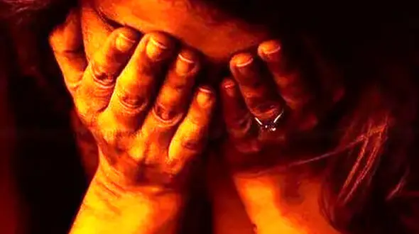 شکایت پیرزن 80 ساله  از مرد بی اخلاقی که از دیوار خانه اش بالا رفته بود