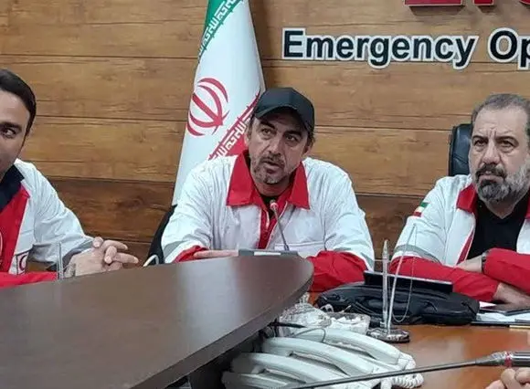 عکس / آماده باش مهدی رحمتی برای امدادرسانی به آسیب‌ دیدگان جنگ تحمیلی