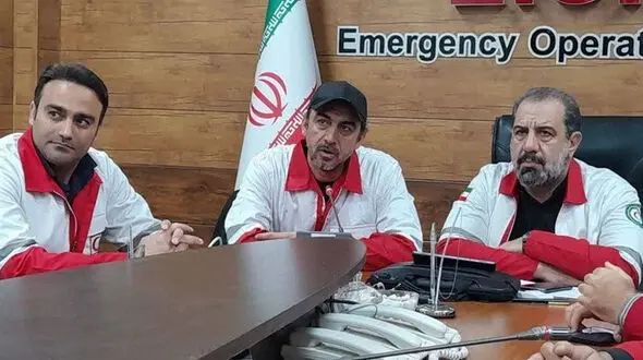 عکس / آماده باش مهدی رحمتی برای امدادرسانی به آسیب‌ دیدگان جنگ تحمیلی