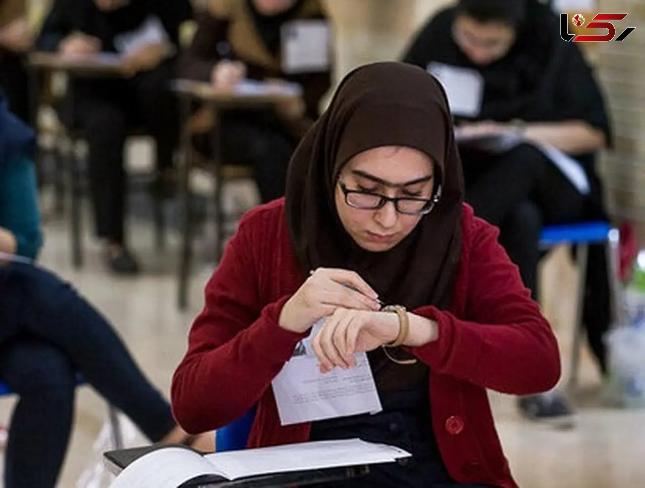 رتبه ۷ کنکور: موفقیتم را به رهبر شهید تقدیم می‌کنم؛ هدفم خدمت به ایران است