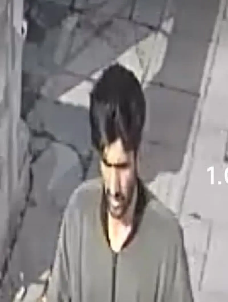 متجاوز