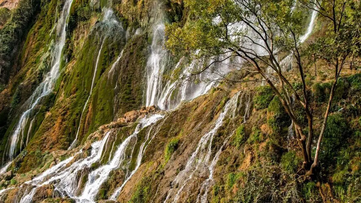 سفر به لرستان؛ شگفتی آبشار آبگرمه در دل طبیعت