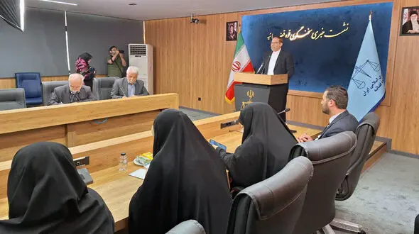 مکانیسم ماشه بیشتر ابزار روانی است تا تهدید واقعی/ حکم جلب و ممنوع الخروجی شبنم نعمت زاده صادر شد /
آخرین وضعیت پرونده تتلو
