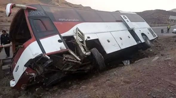 اولین فیلم از تصادف مرگبار اتوبوس دانش آموزان در اندونزی / 11 دانش آموز کشته شدند