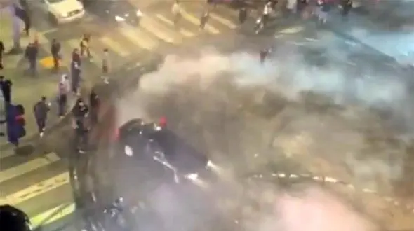 ببینید / حرکات جنجالی یک راننده وسط میامی در حالت غیرعادی!