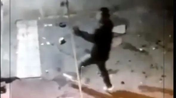 فیلم لحظه حمله اوباش با ایجاد رعب و وحشت به نسیم‌شهر