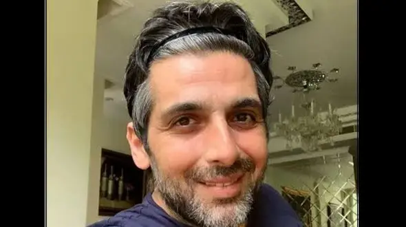 کیک تولد 46 سالگی ساده و شکلاتی حمید گودرزی نادر سریال دلدادگان/ چه گلهای خوشگلی+ عکس