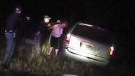 ویدئویی که پنهان کاری افسر پلیس را هنگام انجام این اقدام زشت بر ملا کرد +فیلم