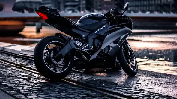 از حرکات عجیب با موتور تا زیباترین شوت فوتبال