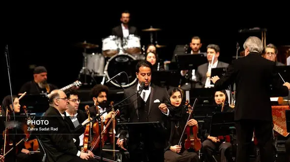 بخشی از اجرای قطعه ای ایران، ایران در کنسرت خاطره‌ای با من هست + فیلم