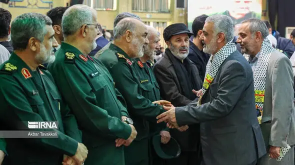 تعجب فرماندهان سپاه از دیدن مردی شبیه حاج قاسم سلیمانی 