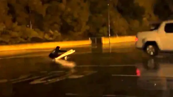 این فیلم را ببینید دلتان می لرزد / تفریح دردناک در شب بارانی