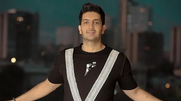  ماسک برند خواننده معروف + عکس 