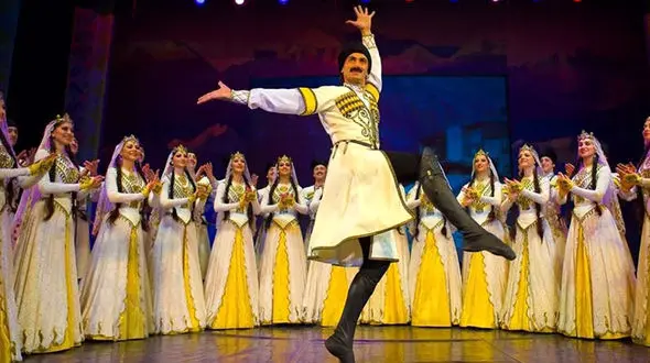 تبرئه رقصنده در محافل عمومی / قاضی تبریزی حکم صادر کرد