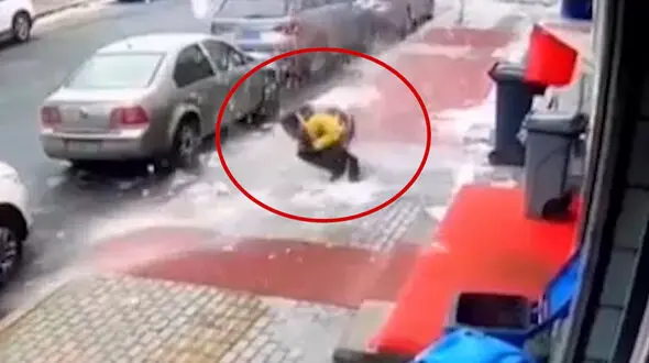 مرگ هولناک مرد جوان در حادثه ای عجیب /  او در حال پیامک دادن بود