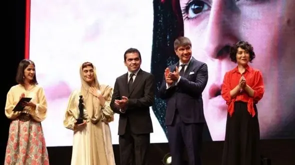 خانم بازیگر ایرانی چاق‌تر از همیشه در آنتالیا +عکس