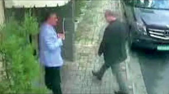 عکسی عجیب از لحظه خروج خاشقچی از کنسولگری عربستان ! + جزییات